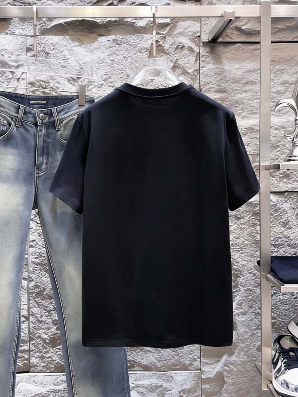 THOM BROWNE Short-Sleeve Crew Neck T-Shirt - Picture 5 of 6